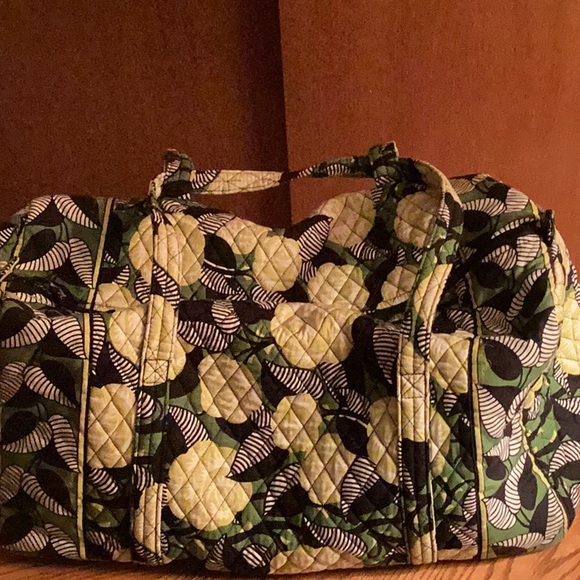 Vera Bradley Handbags - Vera Bradley large tote in green/black/white floral
